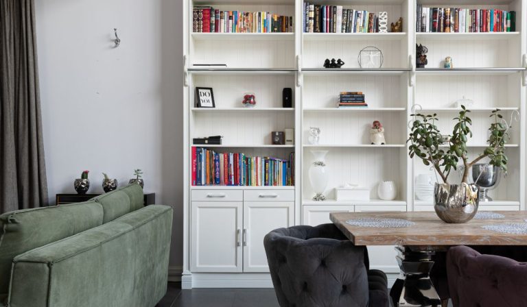 How To Decorate A Bookcase