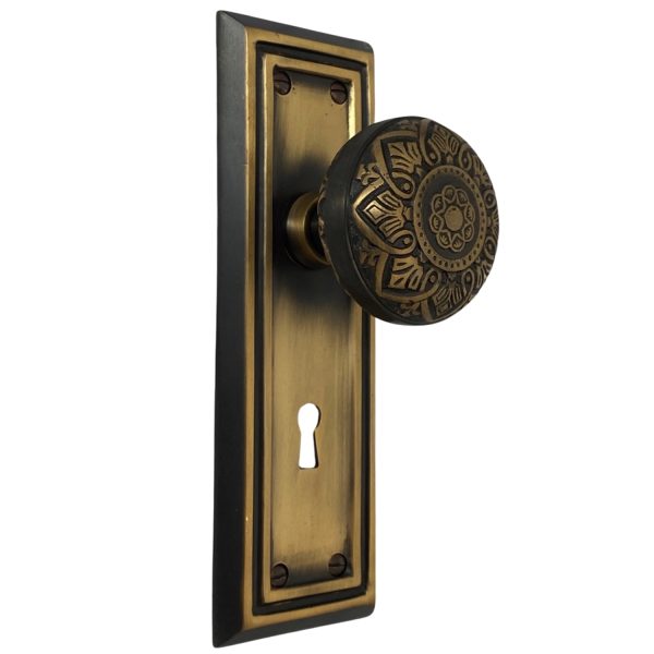 the williamsburg privacy set in highlighted bronze with spade door knobs