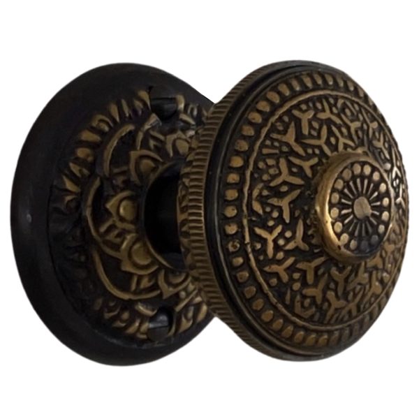 spade round rosette privacy set in highlighted bronze with rice door knobs